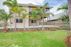 29 Cypress Avenue - Rainbow Beach, Close to the beach with a pool